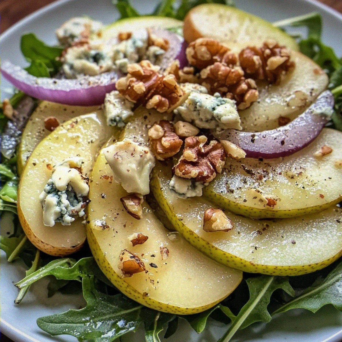 Delicious Pear and Gorgonzola Salad for Every Occasion