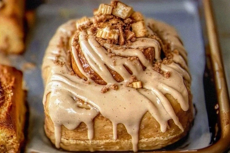 Irresistibly Soft Biscoff Cinnamon Rolls: A Cozy Indulgence